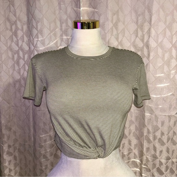 Green top, size M - Picture 1 of 2